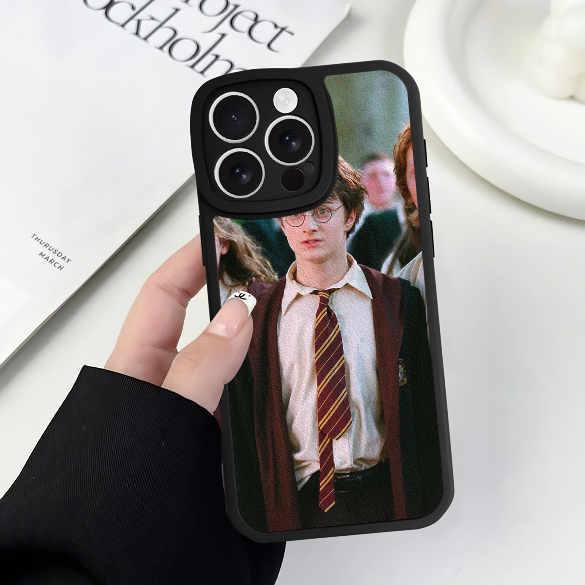 （画像用） Harry Potter ハリー・ポッターシリーズ 【iPhone 16シリーズ対応】シリコンスマホケース（レザー調） 材質：シリコン